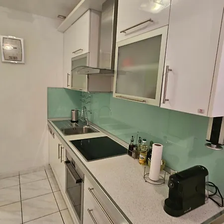 Nani Apartment Split