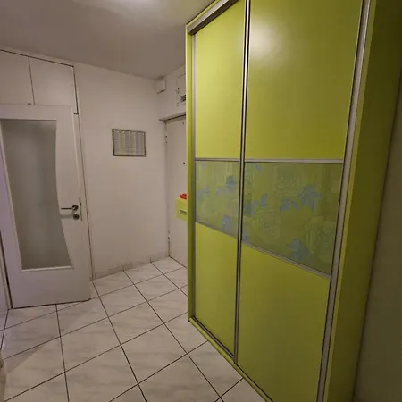 Nani Apartment Split